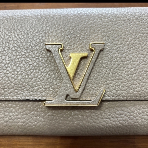 Louis Vuitton Handbags - Certified Authentic Louis Vuitton Cream Leather Wallet with Gold LV Logo